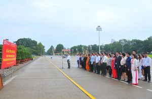 Lễ Báo công dâng Bác và vào lăng viếng Chủ tịch Hồ Chí Minh. 